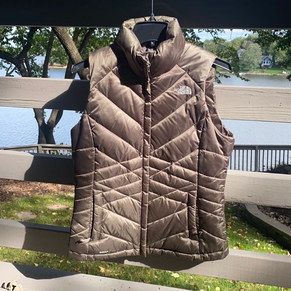 Women’s North Face vest, size S
